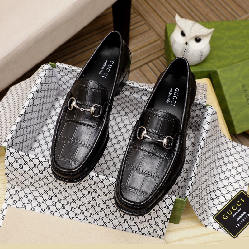 G*u*i leather shoes